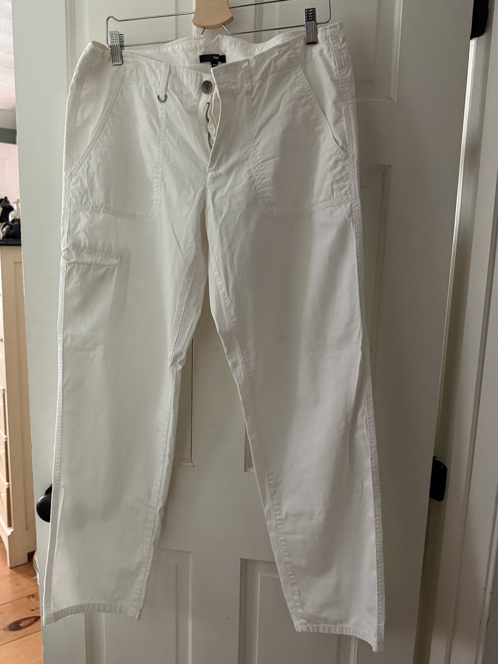 White cropped cargo jeans